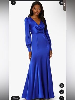 Mac Duggal
Blue Long-Sleeve Satin V-Neck Gown